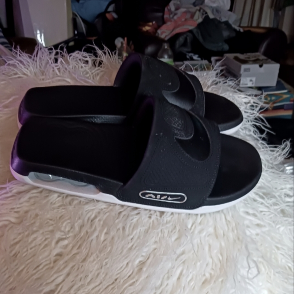 Black Nike Air flip flops size 7 men's